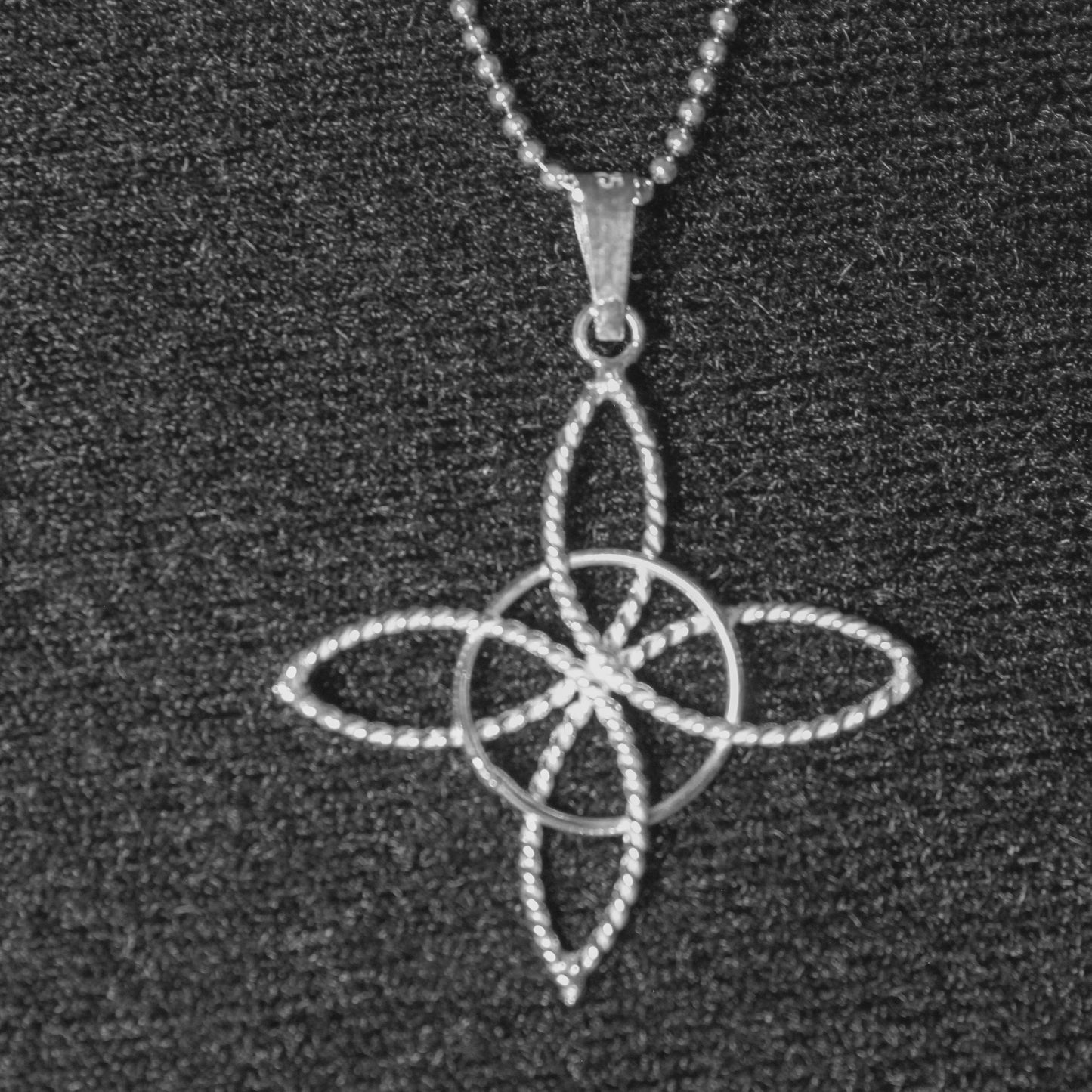 Set de aretes & dije de nudo de bruja